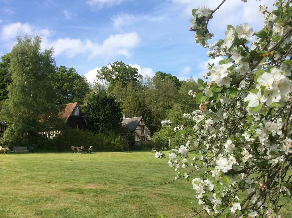 La Boursaie Bed and Breakfast Livarot-Pays-d'Auge Exteriör bild